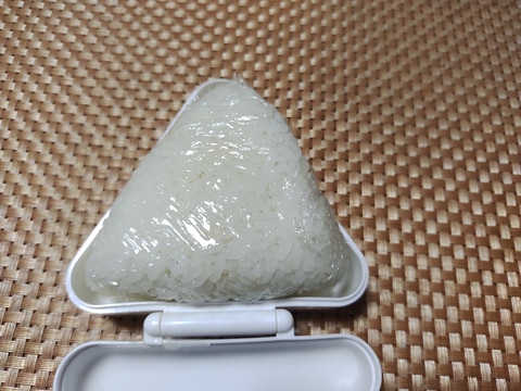 きゅうりと錦糸の梅マヨおにぎり